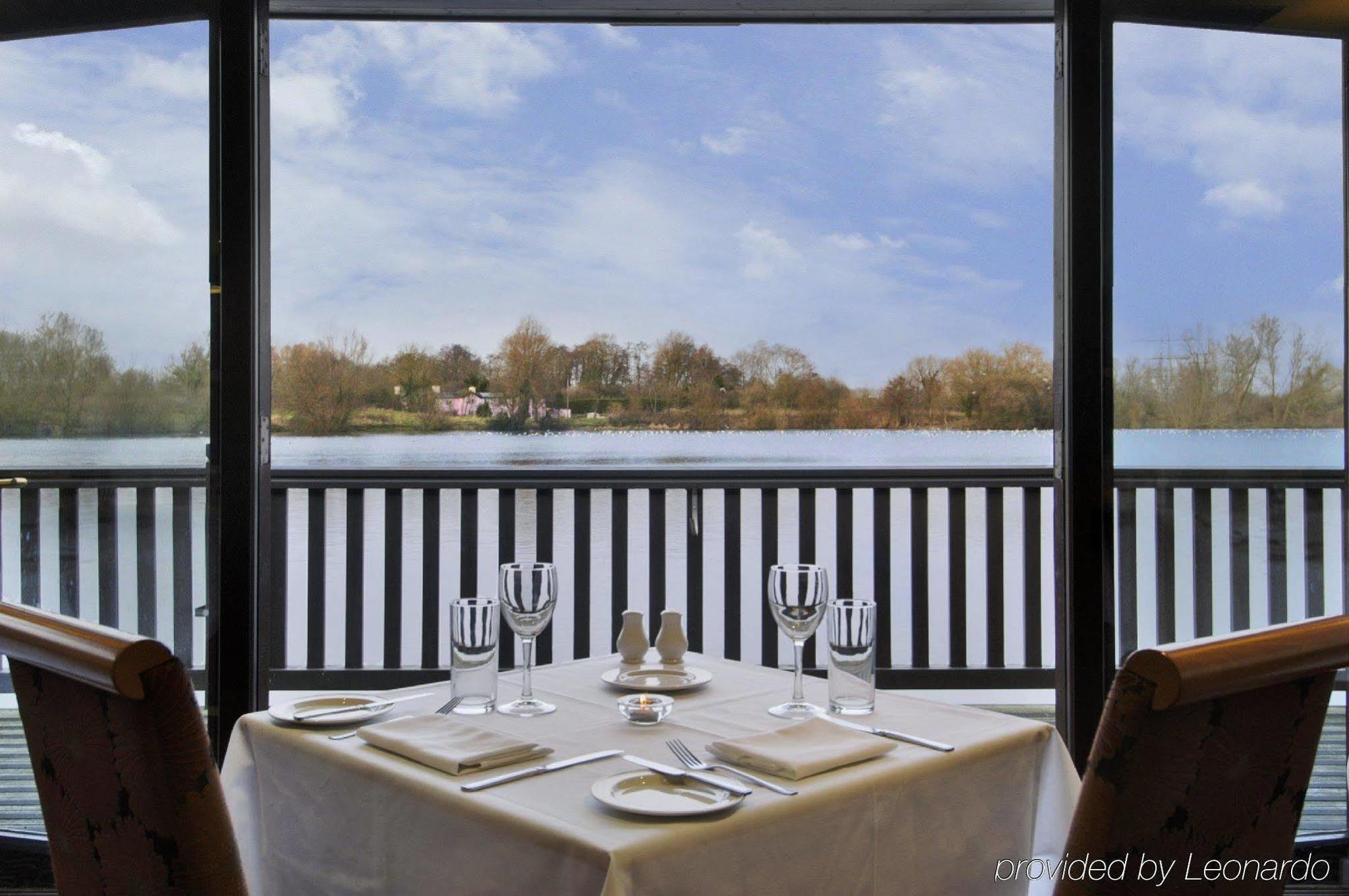 Reading Lake Hotel Ресторант снимка